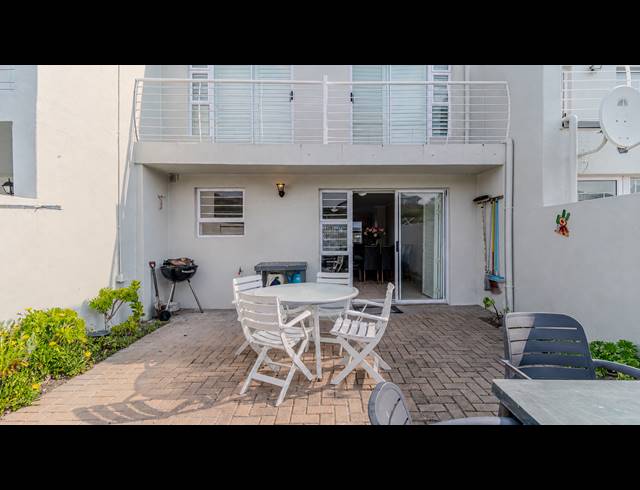 3 BEDROOM TOWNHOUSE TO LET IN BIG BAY